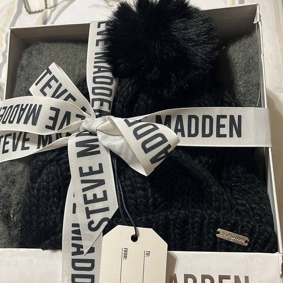 Steve Madden Women's Hat & Scarf Set Black/Gray, One Size, NWT - Picture 6 of 8